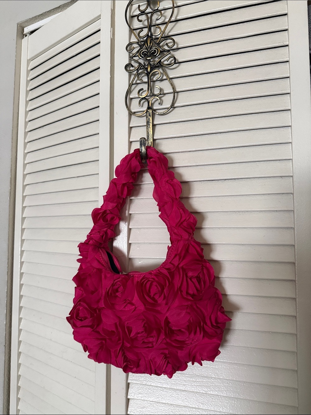 Women's Rose-Embellished Shoulder Bag in Fuchsia